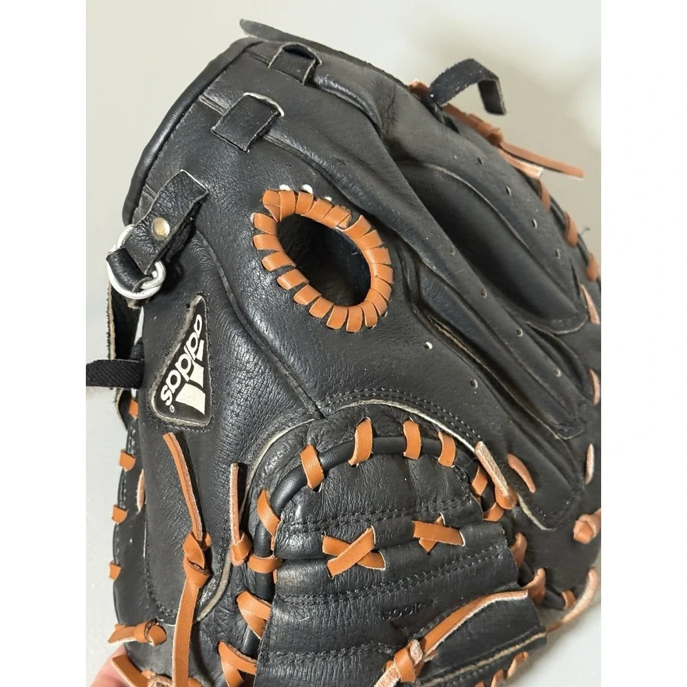 ADIDAS Youth Catcher's Mitt RHT Model TS3150BR Glove GENUINE LEATHER